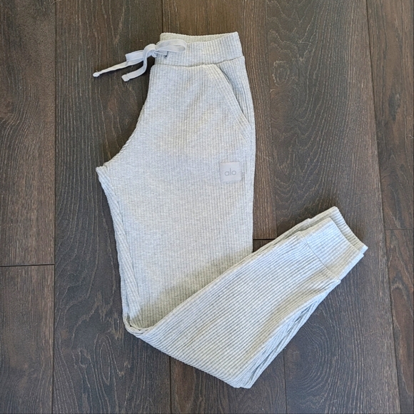 ALO Yoga Pants - ALO Muse Joggers